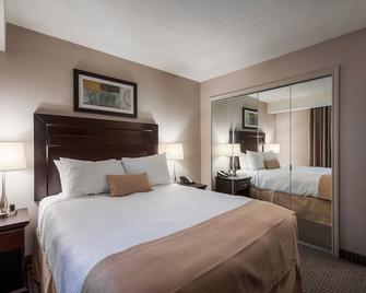 Coast Calgary Downtown Hotel & Suites By Apa - Calgary - Bedroom