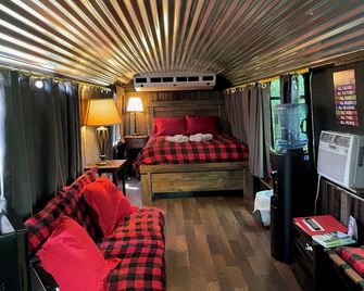 Canal Cabins - Paw Paw - Bedroom