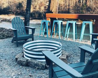 New! Boutique Tiny Home On The Saluda River - Easley - Innenhof