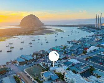 Harbor Retreat - Fresh Remodel - King Bed - Morro Bay - Gebäude