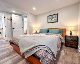 Brand New, Private Home w/ Nordic Hot Tub- Just 1/2 mile to Jay Peak Resort - Jay - Bedroom