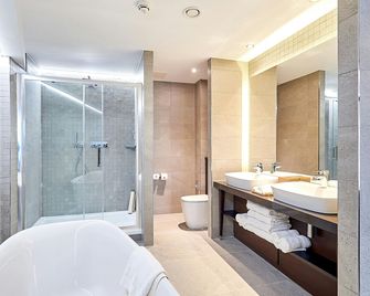 Park Regis Birmingham - Birmingham - Bathroom