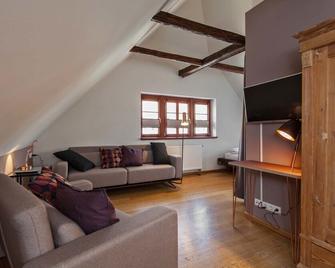 Bed and Breakfast am Schillerplatz - Dresden - Wohnzimmer