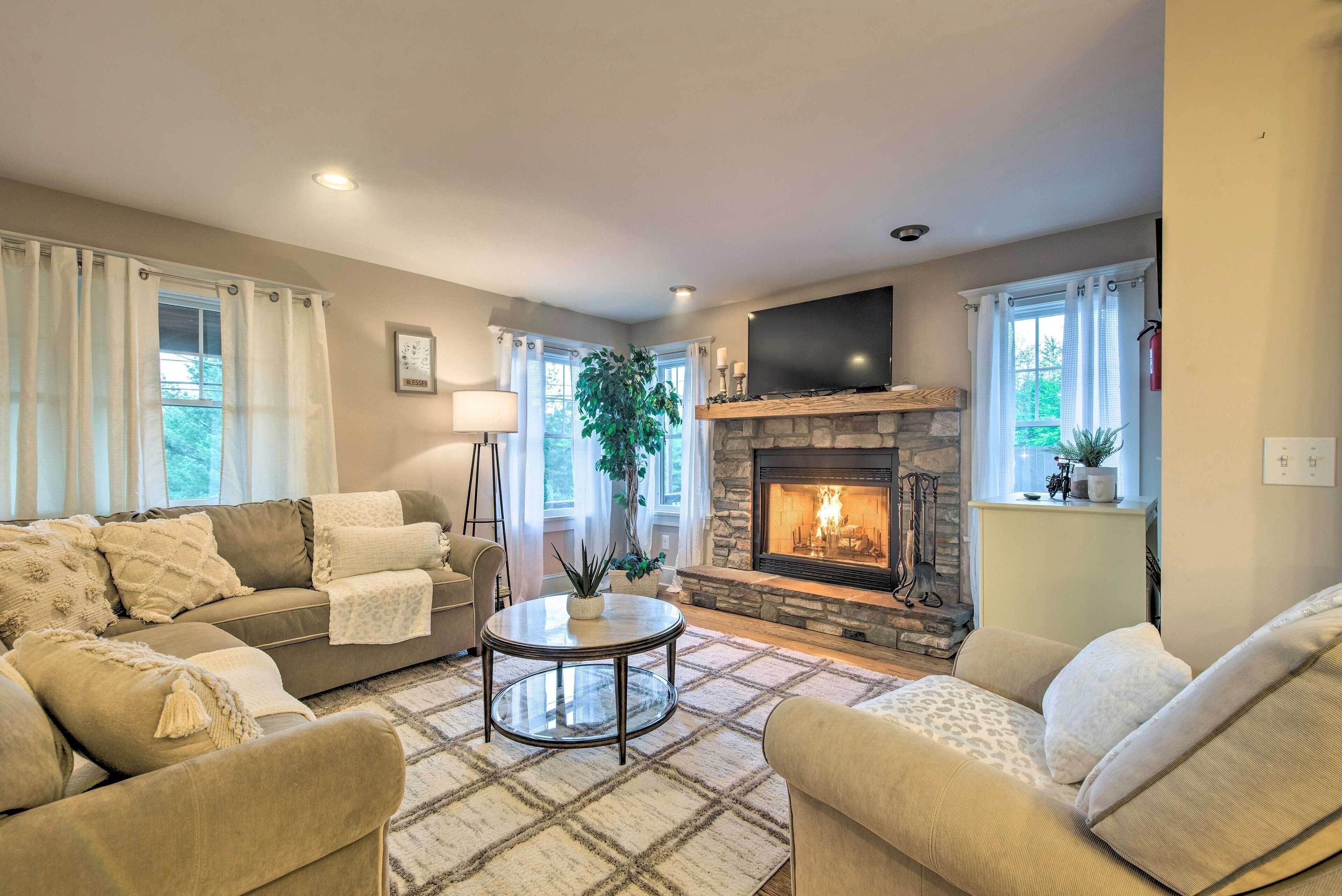 Large Yard + Games: Edgewater Escape in Paupack!
