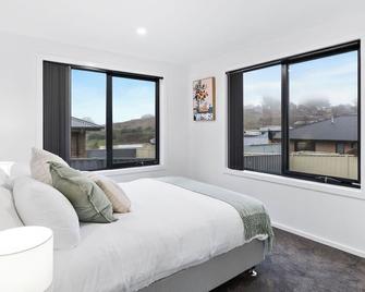 Sleek & Stylish Family Retreat in Shorewell Park - Burnie - Ložnice