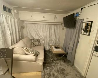Cozy 1-bedroom mobile home with WiFi, AC in charming Silver City - Silver City