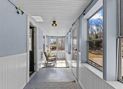 Cozy Cape in Smithfield - Smithfield - Balcon