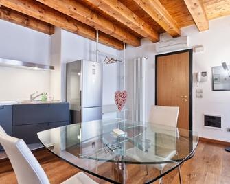 The house of Leo - Apartment 5 minutes from the historic center - Vicenza - Dining room