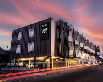 King and Queen Hotel Suites - New Plymouth - Building