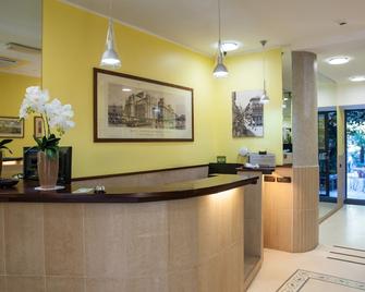 The Best - Milan - Front desk