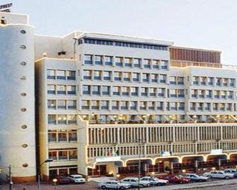 Hotel Express Towers - Vadodara - Building