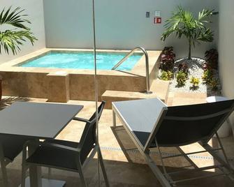 Hotel El Eden, Queen Mini Pool - Juana Díaz - Piscina