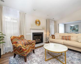 Queen City family-friendly entire house, Charlotte - Charlotte - Stue