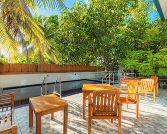 Biosphere by Hawks Hotels Kamadhoo Baa Atoll - Kamadhoo - Patio