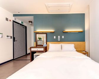 The Jade Hotel - Jeju City - Bedroom