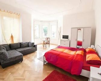 Villa Anita Rooms - Bolzano - Bedroom