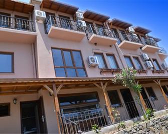 Limonata Otel Assos - Behram - Building