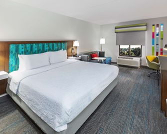 Hampton Inn & Suites Tulsa-Woodland Hills at 71st & Memorial - טולסה - חדר שינה