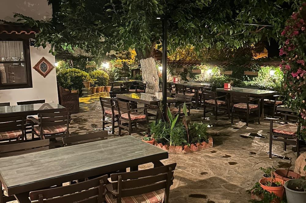 هوتل نيليا - سبيشال كلاس - سلجوق - مطعم