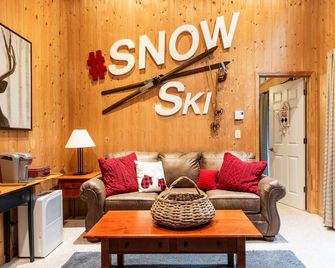 Creekside Ski Chalet Close to Slopes Hot tub Pets slps 16+ - Beech Mountain - Salon