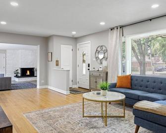 Zen in La Grange Park - La Grange Park - Living room