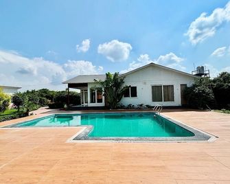 Gobravo 16 3bhk Farm With Pool & Lawn Sec150 Noida - Greater Noida - Pool