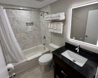 Econo Lodge Inn and Suites - Pincher Creek - Koupelna