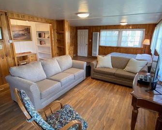 River Cabin - Meeker - Living room