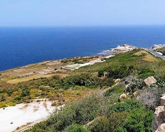 Seaview modern modern villa with pool and jacuzzi. - Żebbuġ, Gozo