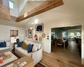 New Rental: Magical Shelter Island Retreat - Shelter Island Heights - Living room
