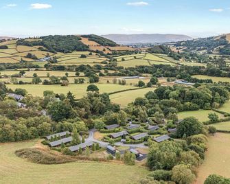 Barn Owl Lodge - Rhayader - Outdoor view