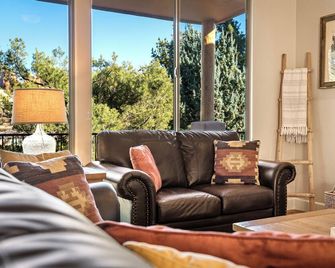 Luxury Sedona Living: Remodeled w/ Red Rock Views! - Sedona - Salon
