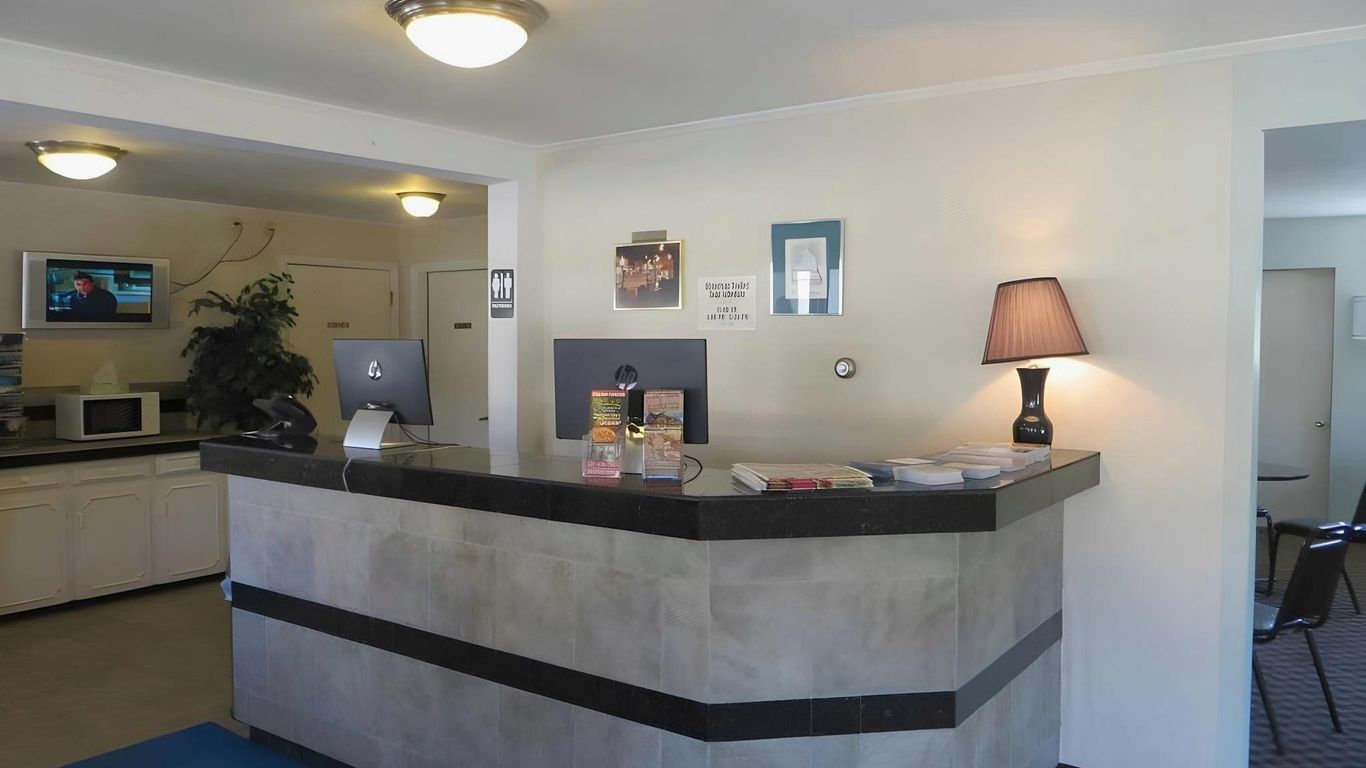 Waterfront Inn Mackinaw City