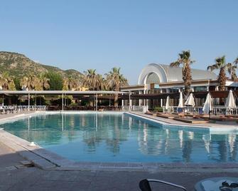 Hierapolis Termal Hotel - Hieropolis - Zwembad