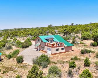 Stunning Canyon-Rim Retreat on the Dolores River in beautiful SW Colorado. - Dove Creek