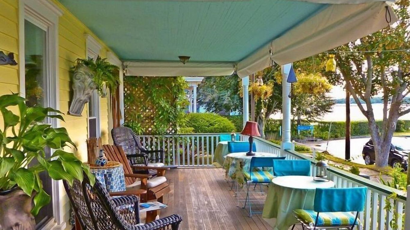 The Stirling House Waterfront Inn Greenport