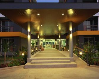 The Park 304 - Si Maha Phot - Building