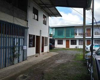 Hostel Analu - Palmar Norte - Edificio