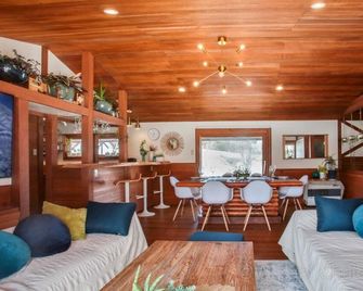 Wasabi Wonderland, Boutique Chalet Sleep - Myoko - Living room