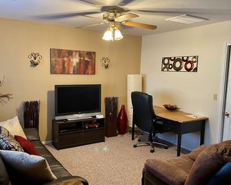 Clean and peaceful cottage in Sonora near Phoenix Lake Golf Grove - Sonora - Wohnzimmer