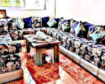 Luxury 3-bedroom apartments 5-min to the Airport - Fès - Salon