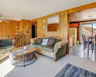 Charming Elk Mountain Home Hunt, Hike and Fish! - Elk Mountain - Sala de estar