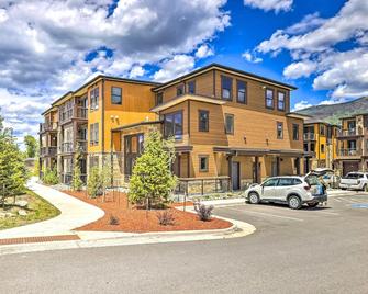 3 Mi to Dillon Reservoir: Condo w/ Balcony! - Silverthorne - Building