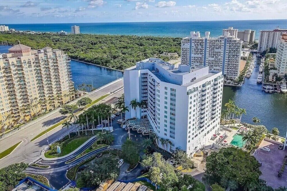 Condo Hotel by Hilton 5 min walking to the beach! - فورت لاودردال - مبنى