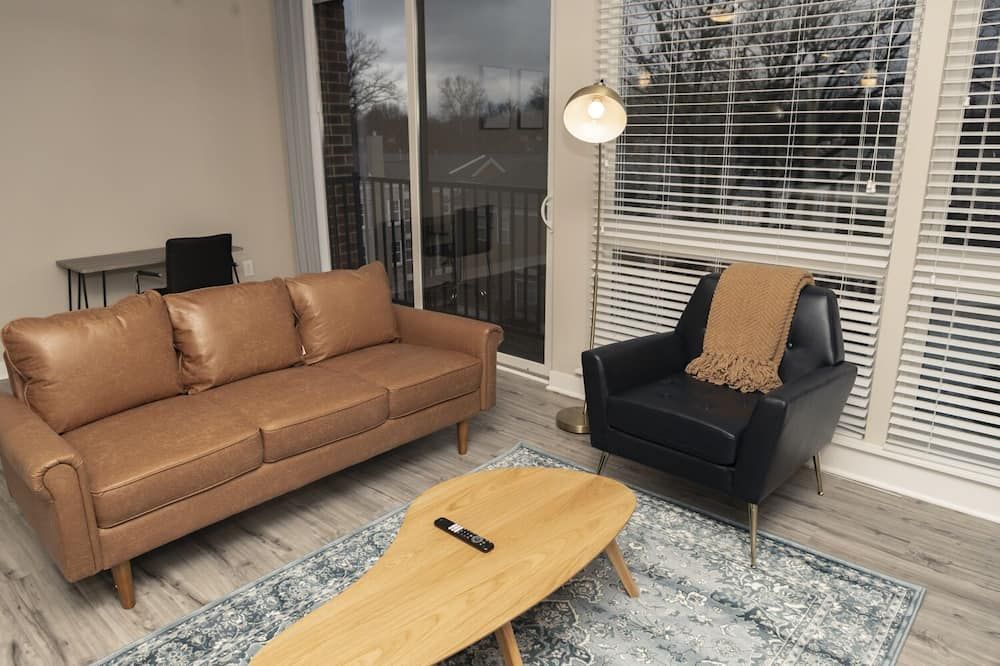 Broad Ripple Top Floor Retreat 1BR with Free Parking - Indianápolis - Sala de estar