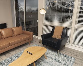 Broad Ripple Top Floor Retreat 1BR with Free Parking - Indianápolis - Sala de estar