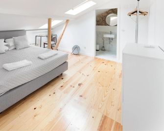 Room Lusíadas with private bathroom - Lisbon - Bedroom