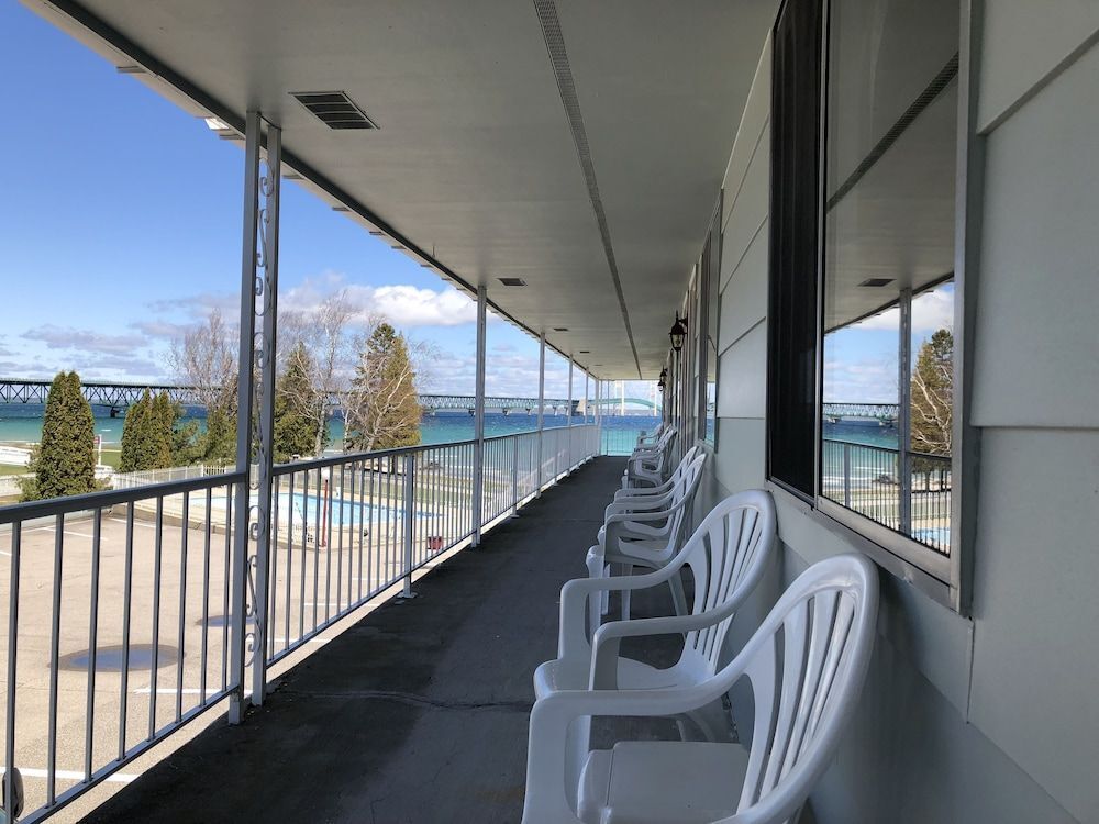 ريفيرا موتيل - ماكيناو ستي - شرفة