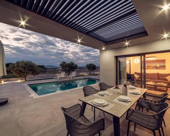Merelia Luxury Villas - Nea Moudania