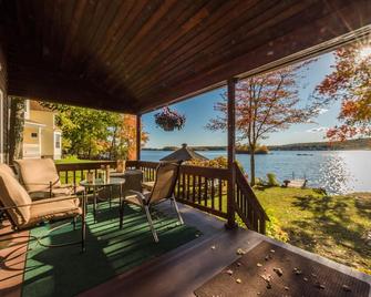 Classic Lake House w/ private waterfront, 4 steps to water, FirePit/Kayaks/canoe - East Hampton - Patio